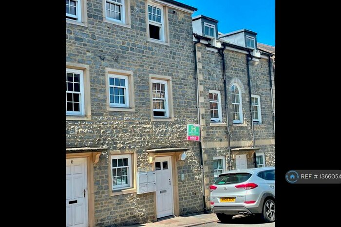 2 Bedroom Flat To Rent In North Street, Wincanton, BA9