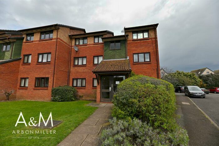 1 Bedroom Flat To Rent In Bernards Close, Hainault, IG6