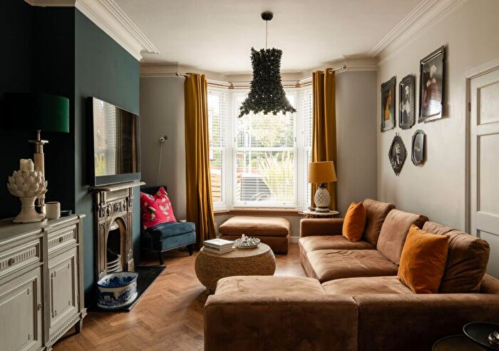 3 Bedroom Terraced House For Sale In Grove Green Road, Leytonstone, London, E11
