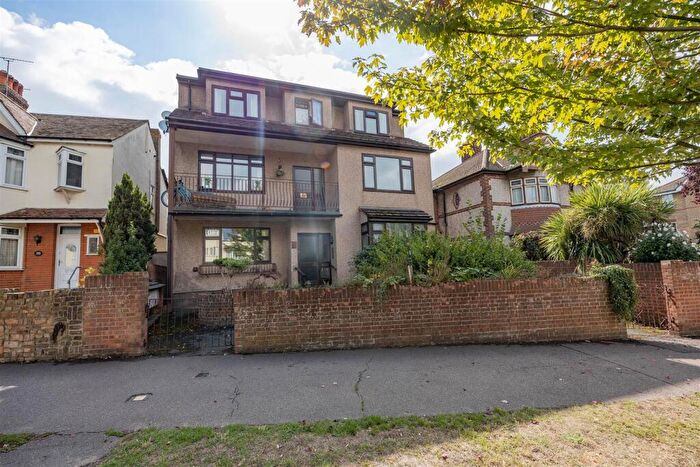 1 Bedroom Apartment For Sale In London Road, Leigh-On-Sea, SS9