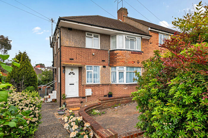 2 Bedroom Maisonette For Sale In Castleton Avenue, Bexleyheath, DA7