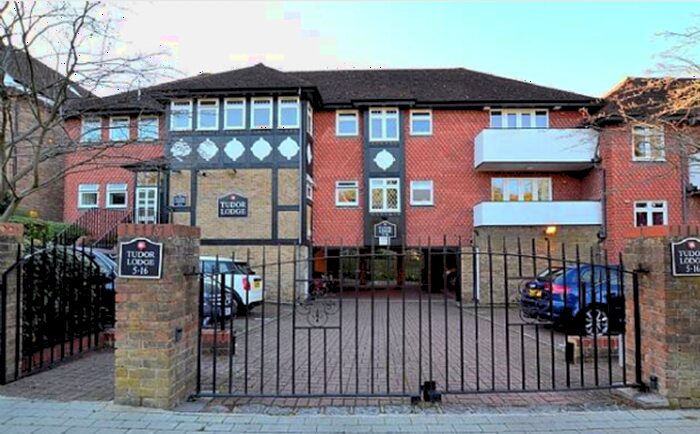 2 Bedroom Flat To Rent In Tudor Lodge, Holden Road, London, N12