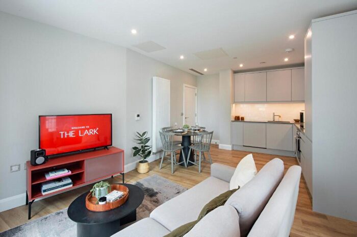 2 Bedroom Apartment To Rent In Moat Street, London, SW11