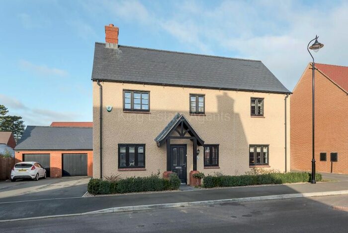 4 Bedroom Detached House To Rent In Cartmel Close, Towcester, Buckinghamshire, NN12