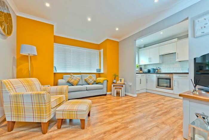 1 Bedroom House To Rent In Cunliffe Road, Stoneleigh, KT19