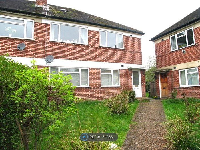 2 Bedroom Maisonette To Rent In Meadway Gardens, Ruislip, HA4