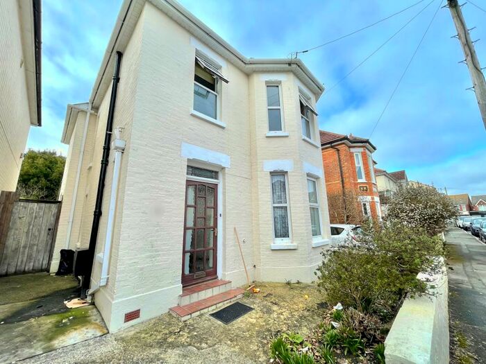 4 Bedroom Detached House To Rent In Rosebery Road, BH5