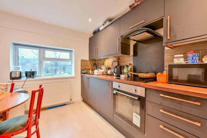 6 Bedroom Semi-Detached House To Rent In Cedar Way, Guildford, GU1