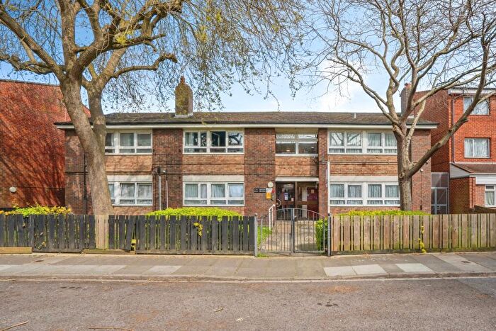 1 Bedroom Flat For Sale In Foster Road, Portsmouth, Hampshire, PO1