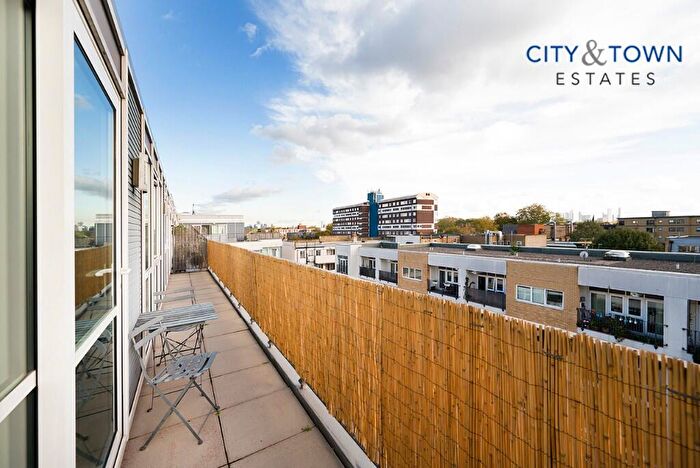 2 Bedroom Penthouse For Sale In Hacon Square, Richmond Road, London, E8