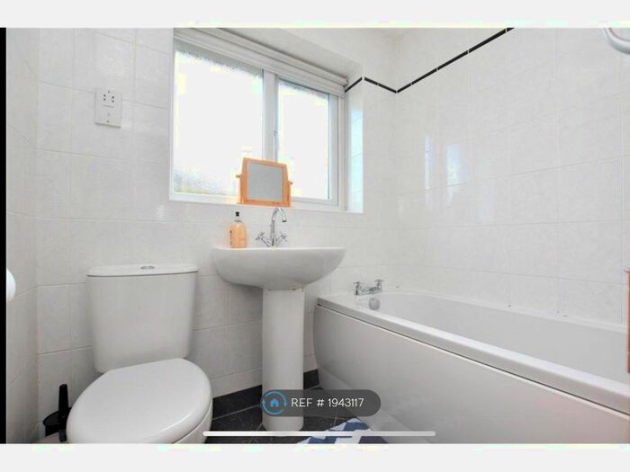 4 Bedroom Detached House To Rent In Woodside Drive, Morley, Leeds, LS27