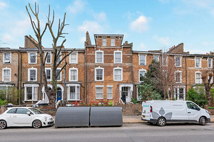 2 Bedroom Apartment To Rent In Amhurst Road, London, E8