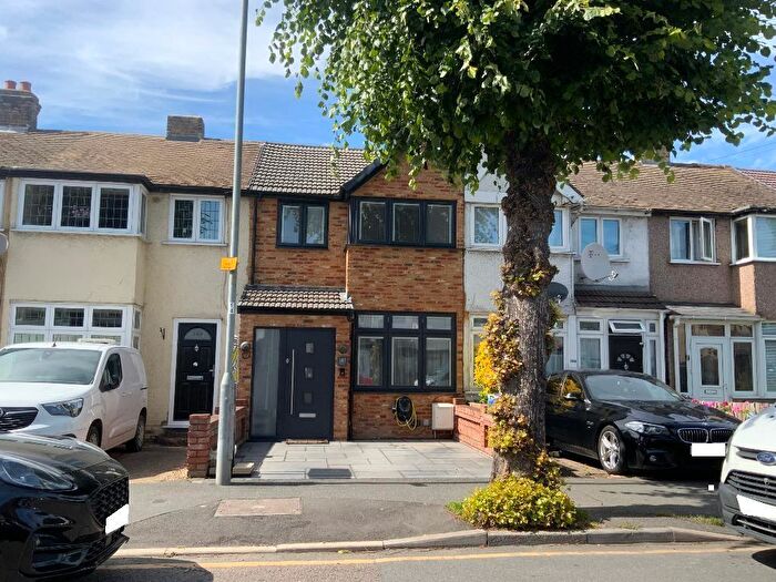 2 Bedroom Terraced House For Sale In Elm Park Avenue, Elm Park, Hornchurch, Essex, RM12
