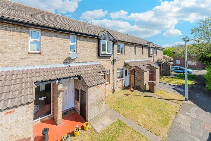 1 Bedroom Maisonette For Sale In Weybridge Close, Lords Wood, Chatham, Kent, ME5