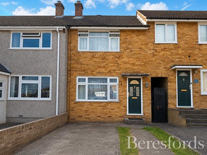 2 Bedroom Terraced House For Sale In Archway, Romford, RM3