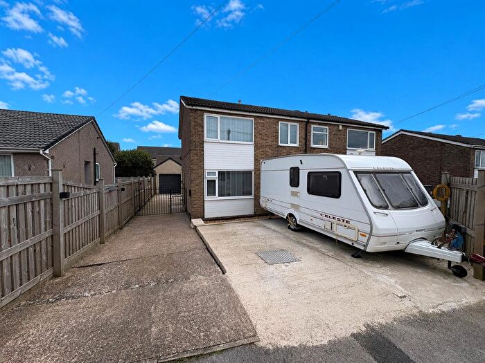 3 Bedroom Semi Detached House For Sale In Ashlar Grove, Queensbury, Bradford, BD13