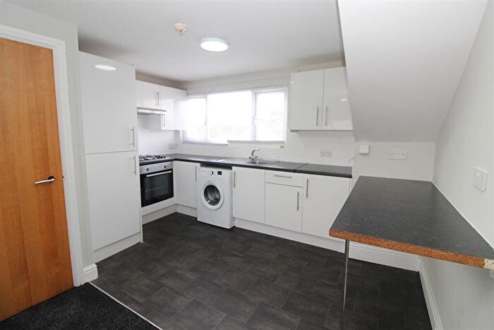 1 Bedroom Flat To Rent In Broadway, Cardiff, CF24