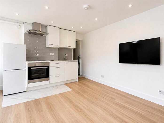 1 Bedroom Apartment To Rent In Luton Road, Chatham, Kent, ME4