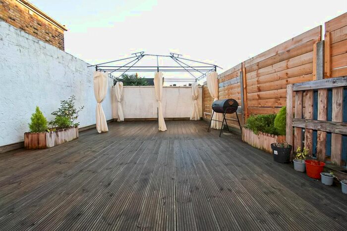 3 Bedroom Semi-Detached House To Rent In Seymour Road, London, N8