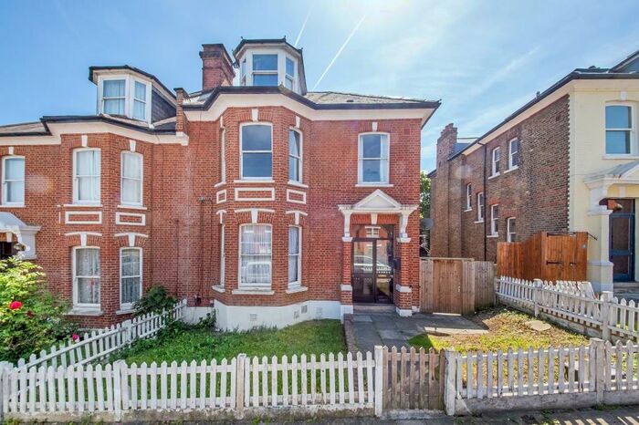 4 Bedroom Apartment To Rent In Alexandra Drive, London, SE19