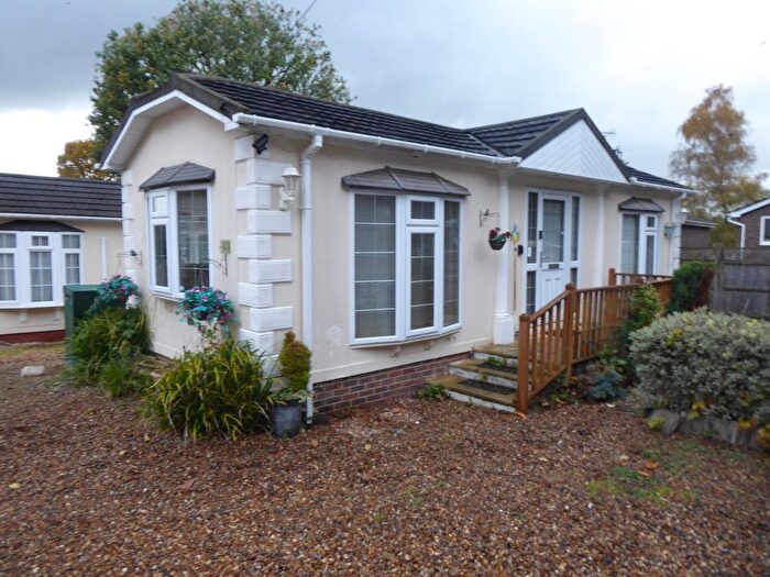 1 Bedroom Park Home For Sale In Ascot Park, Blythewood Lane, Ascot, SL5