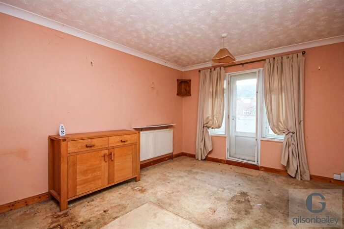 2 Bedroom Flat For Sale In Cherry Close, Norwich, NR1