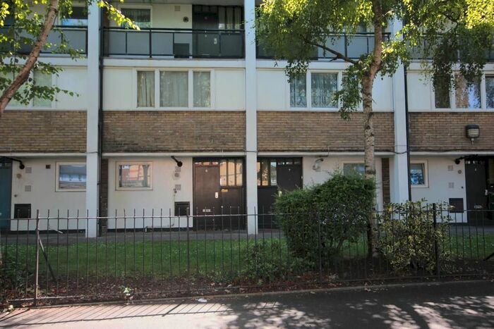 3 Bedroom Detached House To Rent In Rolls Road, Bermondasy, London, SE1