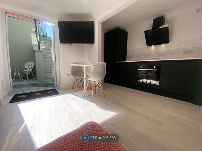 1 Bedroom Flat To Rent In St. Pauls Road, Cheltenham, GL50