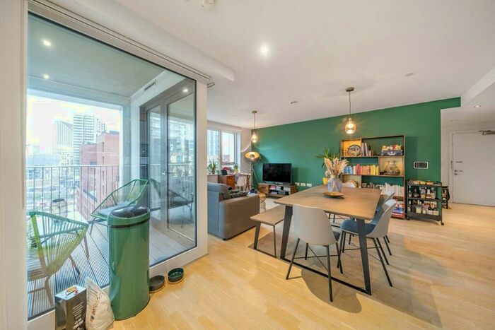2 Bedroom Flat For Sale In Heygate Street, Elephant And Castle, London, SE17