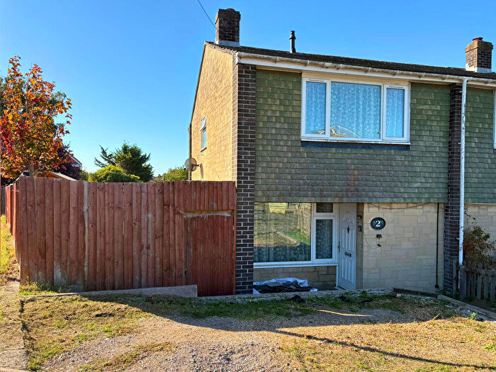Semi-Detached House For Sale In Hillside Road, Hungerford, RG17