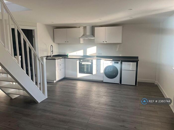 1 Bedroom Flat To Rent In Interlinks House, Hendon, NW4