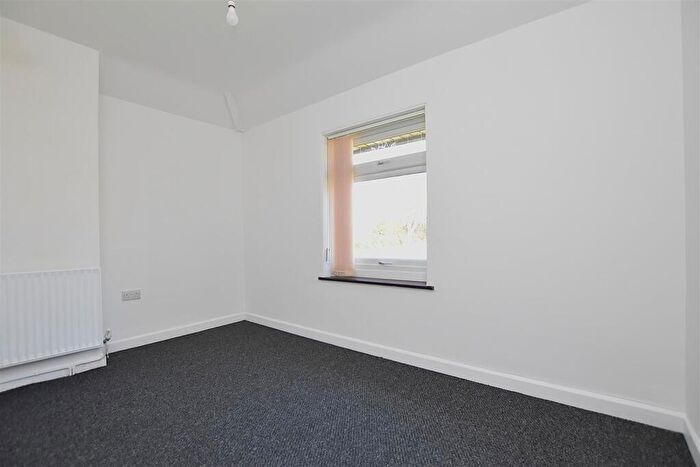 3 Bedroom Semi-Detached House For Sale In The Pines, Acton, Wrexham, LL12 - Photo 10