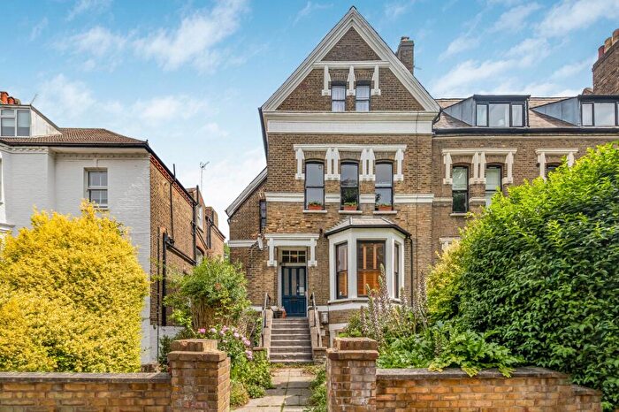 2 Bedroom Flat For Sale In Hillmarton Road, London, N7