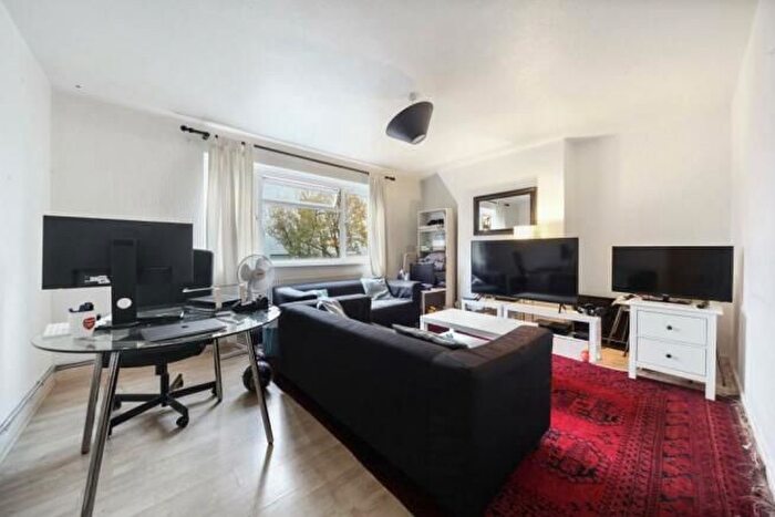 3 Bedroom Flat To Rent In Bracklyn Court, Wimbourne Street, Old Street, N1