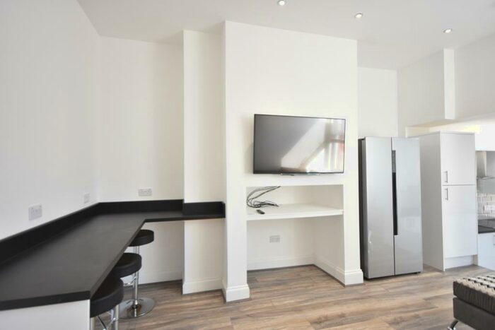 3 Bedroom Flat To Rent In Forsyth Road, Jesmond, Newcastle Upon Tyne, NE2