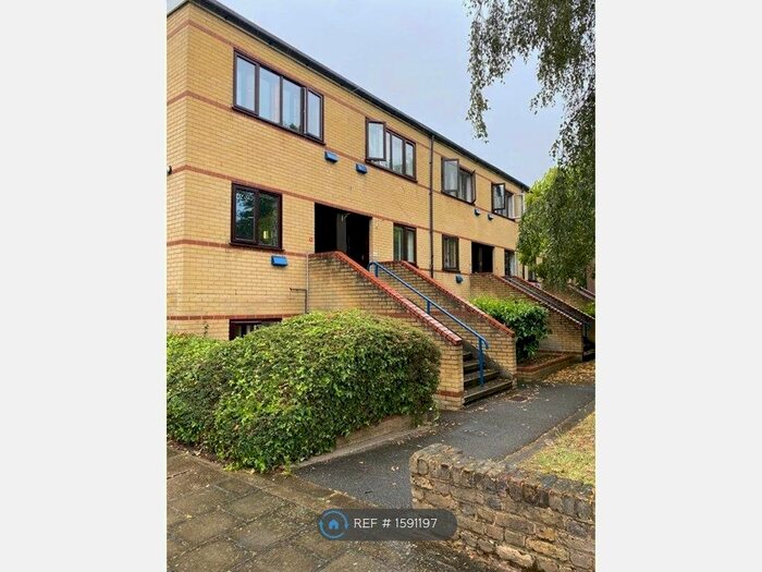 3 Bedroom Maisonette To Rent In The Grove, Isleworth, TW7