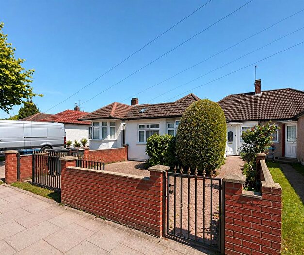 4 Bedroom Semi Detached Bungalow For Sale In Allenby Road, Southall, UB1