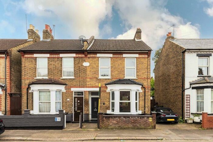 3 Bedroom Semi-Detached House To Rent In Eastbourne Road, Brentford, TW8
