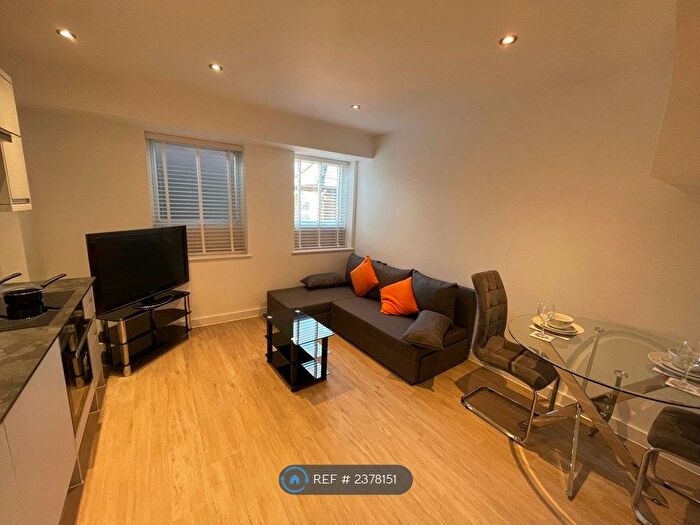 1 Bedroom Flat To Rent In Bellfield Road, High Wycombe, HP13