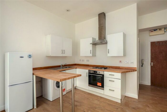 Flat To Rent In Deptford High Street, Deptford, London, SE8
