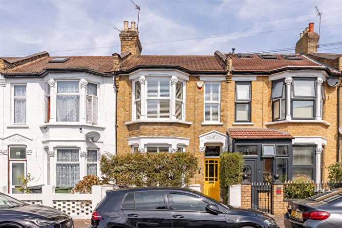3 Bedroom Terraced House For Sale In Livingstone Road, Walthamstow, E17