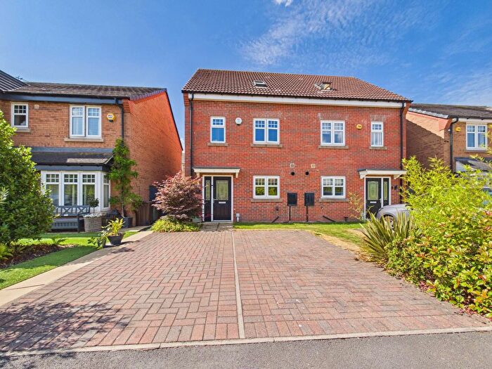 3 Bedroom Semi Detached House For Sale In Shortwall Court, Pontefract, WF8