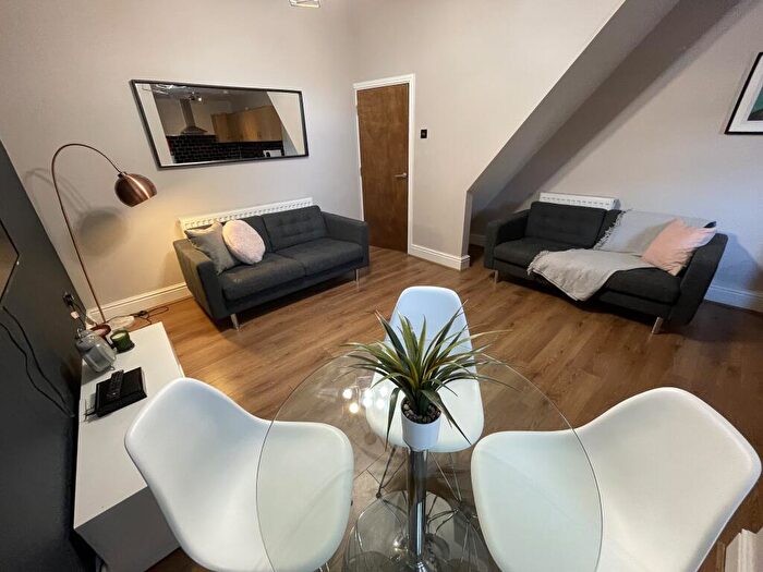 4 Bedroom Terraced House To Rent In Birstall Road, L6