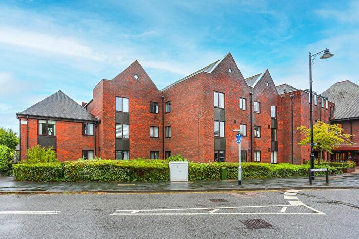 1 Bedroom Flat To Rent In Cobham Gate, Freelands Road, Cobham, KT11