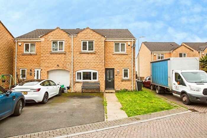 4 Bedroom Semi-Detached House For Sale In Blackberry Way, Halifax, HX3