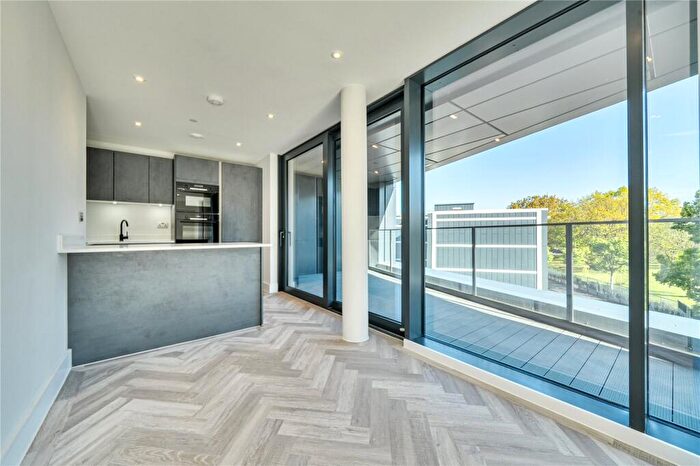 2 Bedroom Flat To Rent In Cockfosters Road, Barnet, EN4