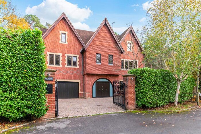 6 Bedroom Detached House To Rent In Sandy Lane, Kingswood, Tadworth, KT20