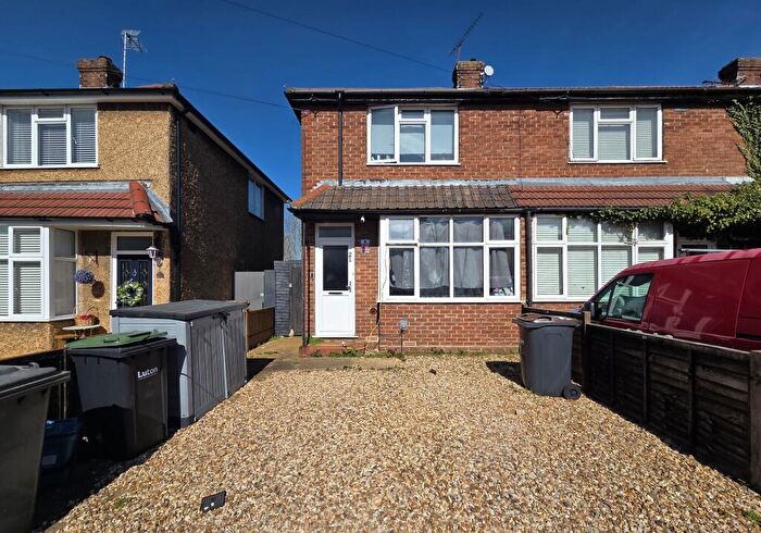 2 Bedroom End Of Terrace House To Rent In Peartree Road, Luton, LU2