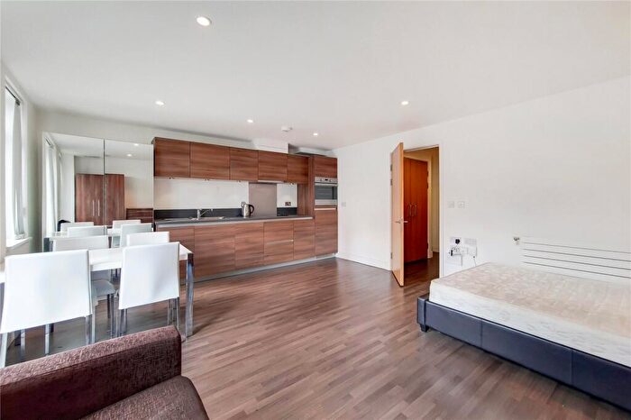 Apartment To Rent In Rathbone Market, Barking Road, London, E16