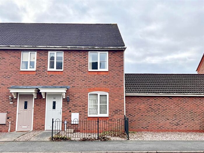 3 Bedroom End Of Terrace House To Rent In Dickens Heath Road, Dickens Heath, B90